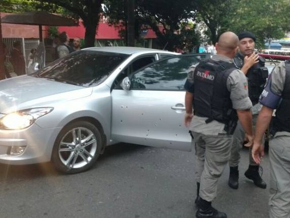 VÍDEO: Tiroteio tem mortos e PMs feridos em frente a hospital de Porto Alegre - foto 5