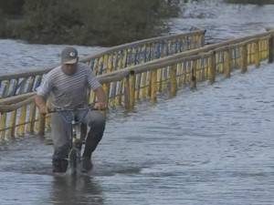 Águas do Rio Quaraí estão em 

torno de sete metros acima do nível normal