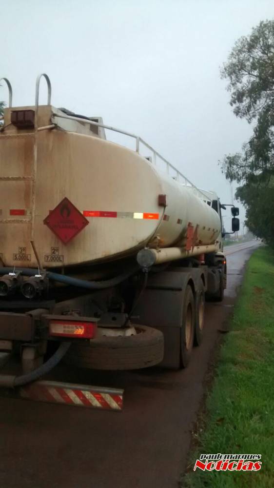 Caminhão e caminhonete colidem no trevo da BR-285 em Ijuí - foto 4