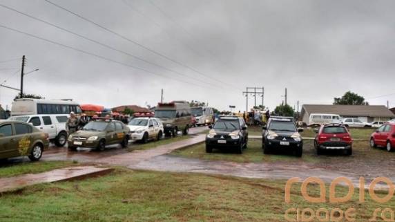 Começa desocupação de casas invadidas no Bairro Pilau II, em 

Santo Ângelo - foto 2
