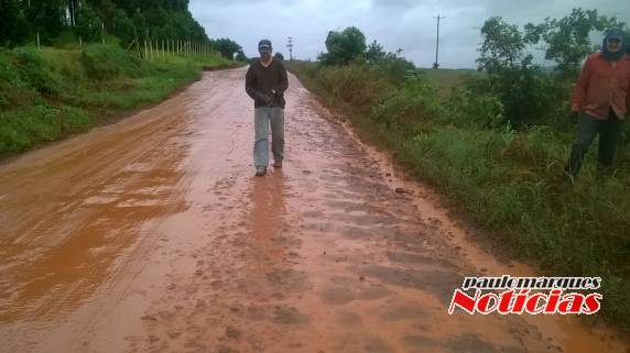 Veículo
capota e motorista escapa ileso em Alegria - foto 5