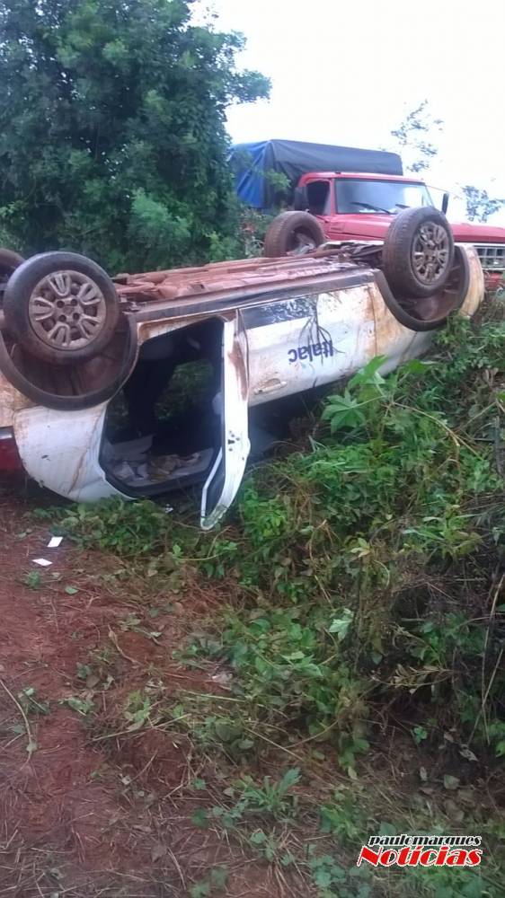 Veículo
capota e motorista escapa ileso em Alegria - foto 3
