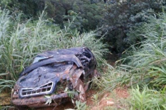 Veículo do Paraná saiu da pista e caiu cerca de 70 metros
