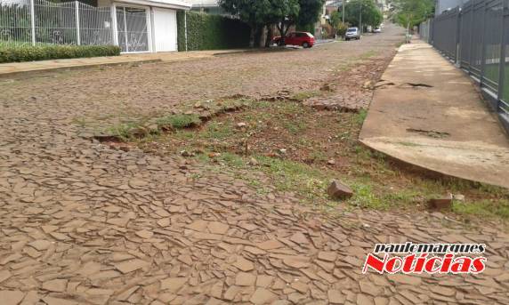 Obra inacabada gera
reclamações no bairro Oriental em Três de Maio - foto 2