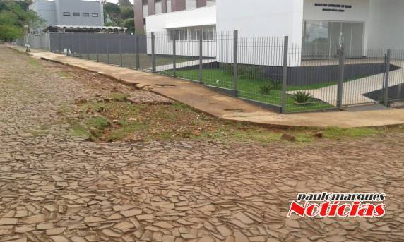 Obra inacabada gera
reclamações no bairro Oriental em Três de Maio - foto 3