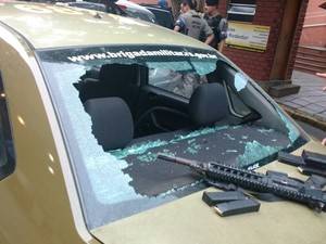 PMs de confronto
com quatro mortos em Porto Alegre são condecorados - foto 2