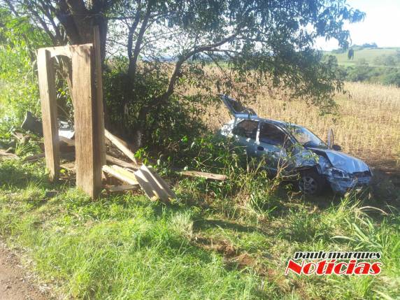 Quatro feridos em colisão que envolveu ambulância
de Três de Maio - foto 7