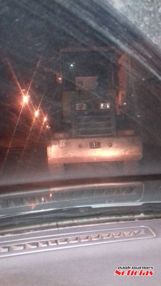 Operador sofre ataque epiletico e bate com trator em veículo estacionado, em Ijuí - foto 2