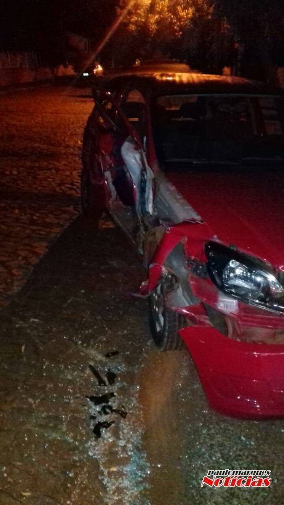 Operador sofre ataque epiletico e bate com trator em veículo estacionado, em Ijuí - foto 3