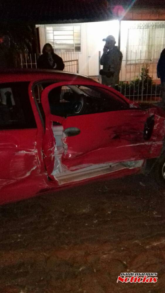 Operador sofre ataque epiletico e bate com trator em veículo estacionado, em Ijuí - foto 4
