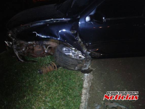 Motorista bate veículo em poste e foge do local, no centro de Três de Maio - foto 7