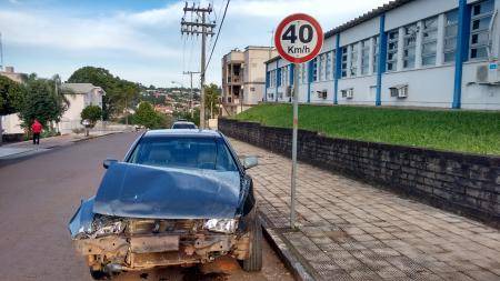 Colisão envolve dois veículos próximo ao centro de Horizontina - foto 3