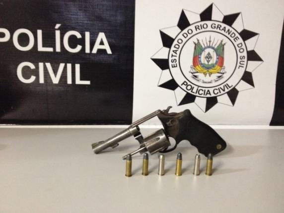 Agentes da Defrec prendem em flagrante homem com carro roubado - foto 3