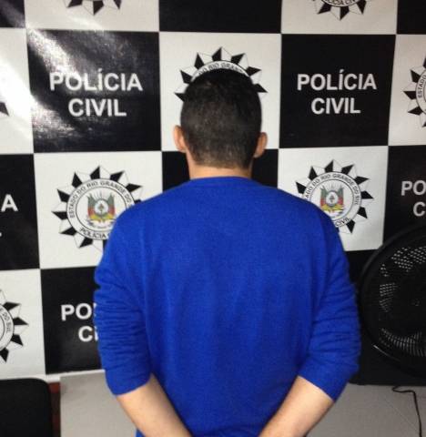 Agentes da Defrec prendem em flagrante homem com carro roubado - foto 2