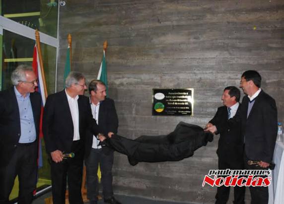 Sicredi Nororeste
inaugura moderna Unidade de Atendimento e sorteia prêmios em Crissiumal - foto 2