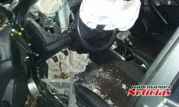 Veículo com placas de Três de Maio destrói lombada 

eletrônica em Santa Rosa - foto 3