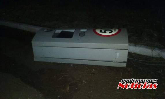 Veículo com placas de Três de Maio destrói lombada 

eletrônica em Santa Rosa - foto 2