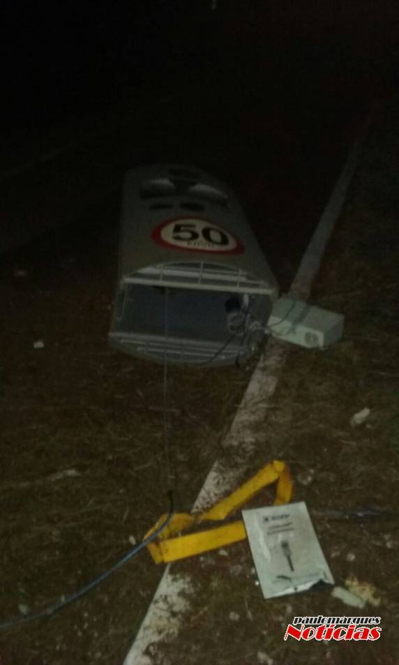 Veículo com placas de Três de Maio destrói lombada 

eletrônica em Santa Rosa - foto 4