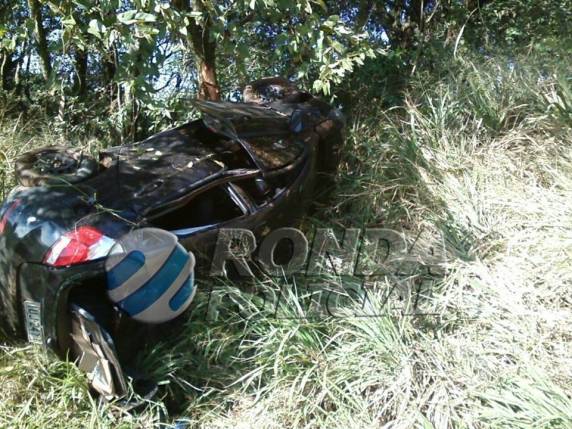 Saída de pista seguida de capotamento é registrada na 282 em Chapecó - foto 3