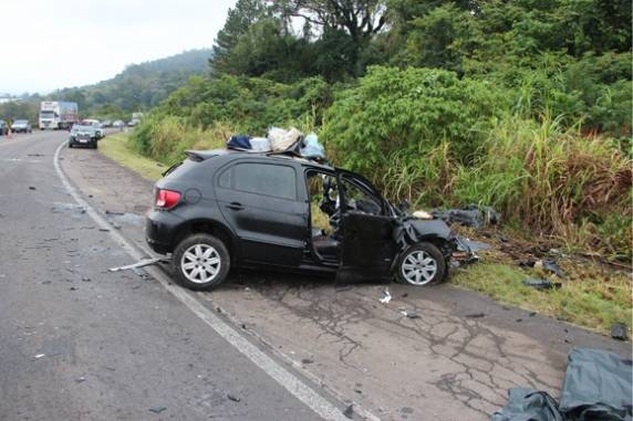 Duas pessoas morrem em acidente
na RSC-287 - foto 2