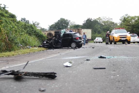 Duas pessoas morrem em acidente
na RSC-287 - foto 3