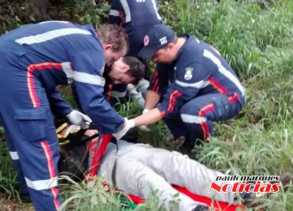 Caminhão tomba na RS-342 e dois homens ficam feridos, em
Ijuí - foto 4