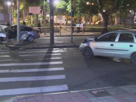 Colisão entre um Corsa e um Symbol ocorreu na madrugada desta quarta-feira