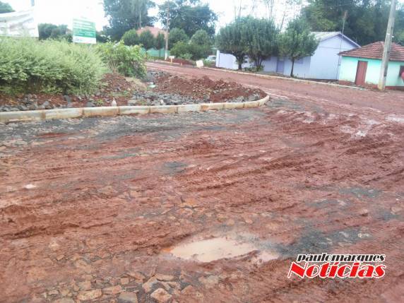 Obra de calçamento vira em atoleiro em Manchinha, interior de
Três de Maio - foto 2