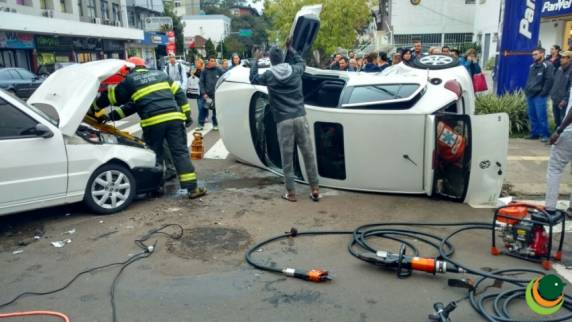 Acidente 

deixa quatro feridos no centro de Passo Fundo - foto 3