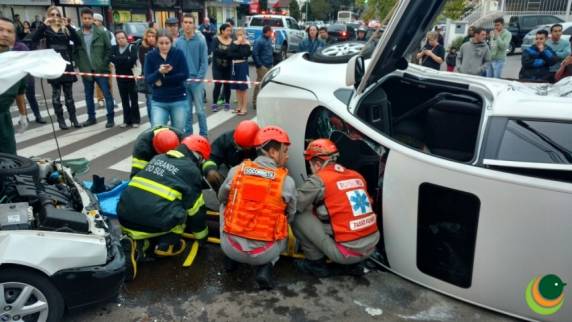 Acidente 

deixa quatro feridos no centro de Passo Fundo - foto 5