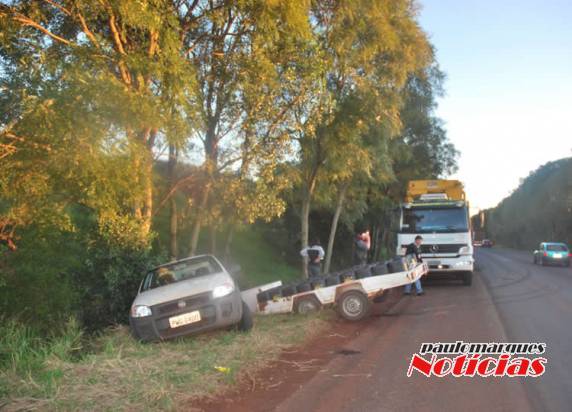 Acidente com danos
materiais na BR-472 em Três de Maio - foto 2