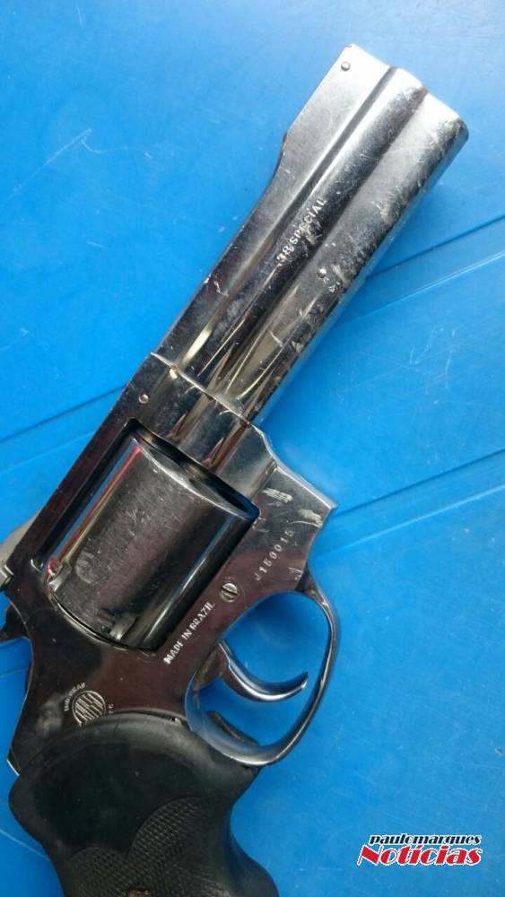 Brigada
Militar prende em Chiapeta elementos que roubaram cargas de pneus em Ijuí - foto 5