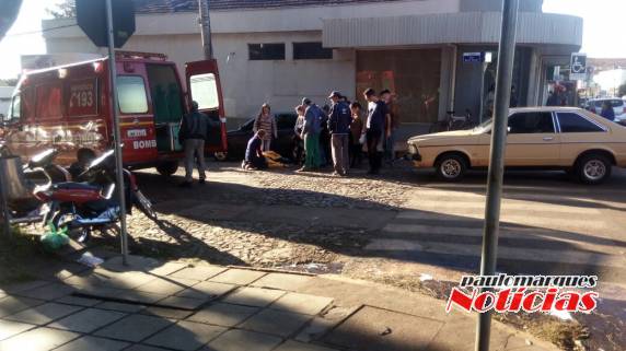 A pedestre atravessava a rua sobre a faixa de segurança quando foi colhida por um veículo