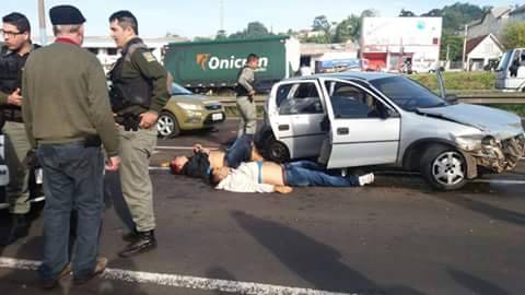 Perseguição em Novo Hamburgo termina com 2
suspeitos baleados - foto 2