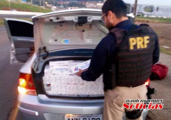 Dois jovens são presos contrabandeando cigarros em veículo com placas de Santa Rosa - foto 3