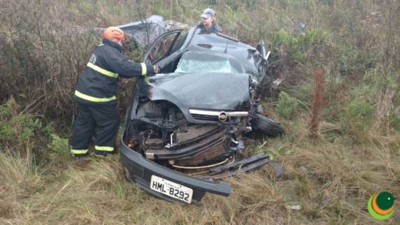 Colisão entre carro e carreta 

causa morte de motorista na ERS-324 - foto 2