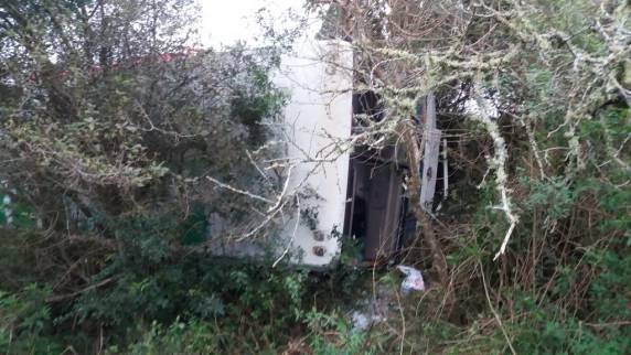 Acidente envolve
dois ônibus na BR-290 em Alegrete - foto 4