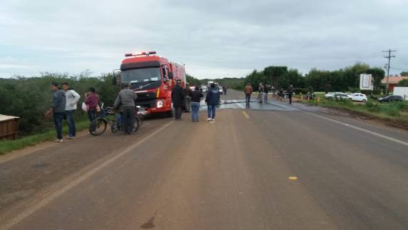 Acidente envolve
dois ônibus na BR-290 em Alegrete - foto 5