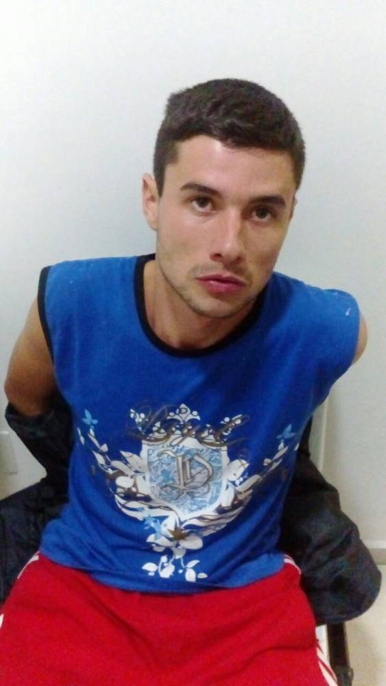 Policiais do POE/BM
prendem jovem com maconha em Santa Rosa - foto 2