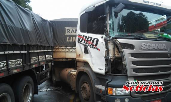 Acidente envolve dois caminhões de Santa Rosa e uma caminhonete em
Santa Catarina - foto 3