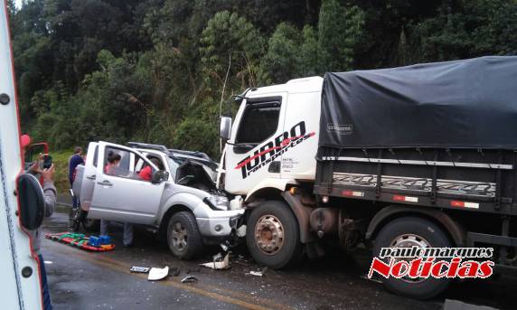 Acidente envolve dois caminhões de Santa Rosa e uma caminhonete em
Santa Catarina - foto 2