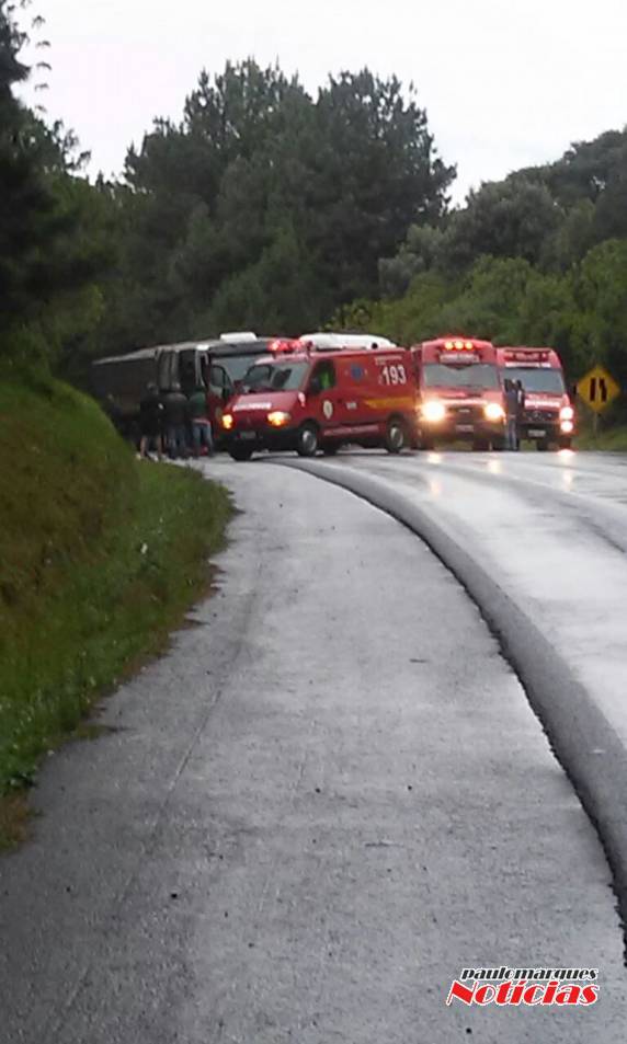 Acidente envolve dois caminhões de Santa Rosa e uma caminhonete em
Santa Catarina - foto 7