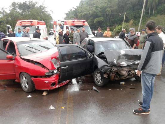 Acidente no KM 283 da BR-470 interrompeu trânsito por mais de 1h