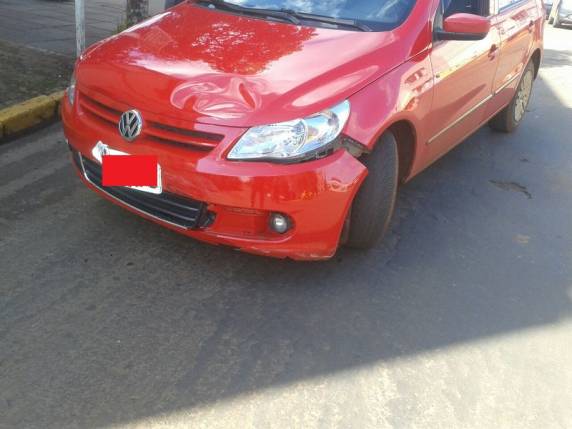 Condutor da moto foi socorrido pelo resgate do Corpo de Bombeiros com suspeita de fratura em um dos ombros