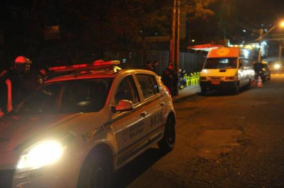 Policial à paisana fazia refeição e atirou contra 

o assaltante