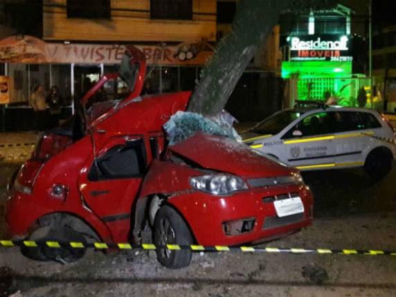 Homem morre em acidente na Rua Mariante, em Porto Alegre - foto 2