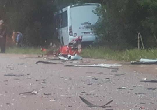 Colisão entre ônibus e caminhão deixa 

três mortos em Guaíba - foto 5
