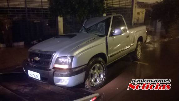 Caminhonete colide em carreta estacionada e dois ficam
feridos em Três de Maio - foto 5