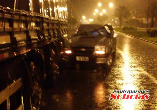 Caminhonete colide em carreta estacionada e dois ficam
feridos em Três de Maio - foto 3