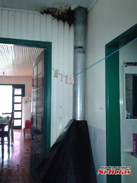 Bombeiros foram acionados em um principio de incêndio no interior de São José do Inhacorá - foto 2